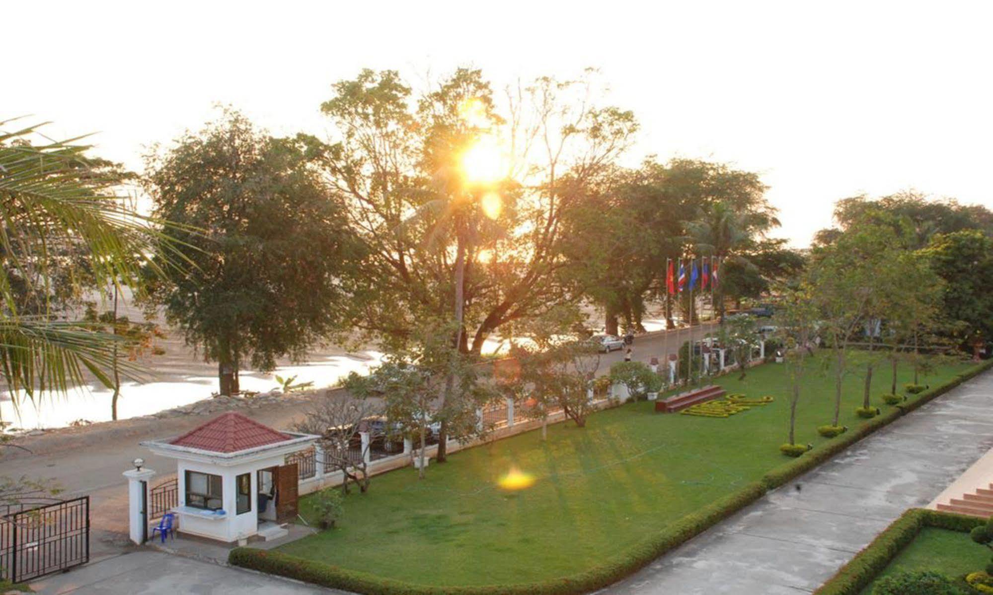 Mekong Sunshine Hotel Vientiane Exterior foto